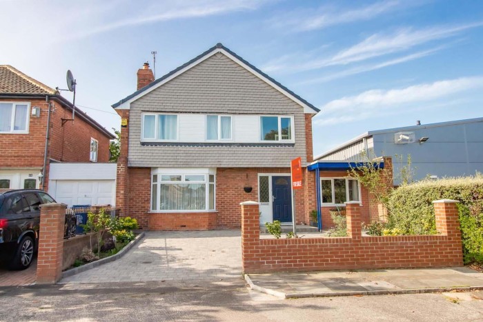 5 Bedroom House - Detached